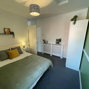  Apartment 2 Bed - Sleeps Five!