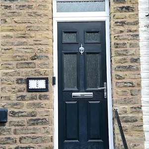 Delightful 2 Bed Town Centre House, Sleeps 4 Apartment Barnsley