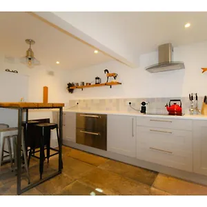 Terraced Kemptown House With A Balcony By The Sea Apartment Brighton